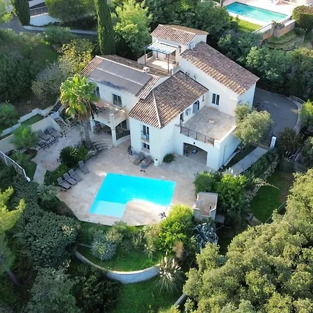 House With Private Pool In *