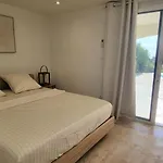 House With Private Pool In 度假居