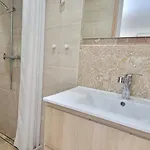 House With Private Pool In * 罗克布伦河畔阿尔让