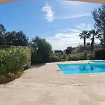 House With Private Pool In 度假居