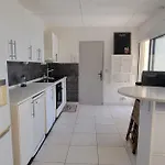 度假居 House With Private Pool In