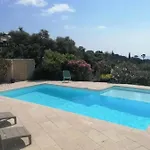 House With Private Pool In 度假居