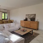 House With Private Pool In * 罗克布伦河畔阿尔让